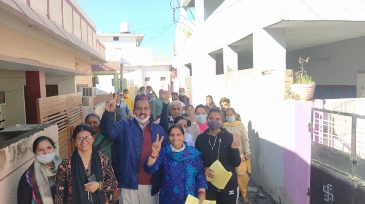 पूर्व पार्षद सरला शर्मा के समर्थन मे जुट रहे मतदाता ddnewsportal.com