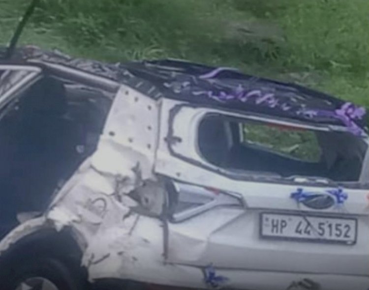 बारातियों का वाहन खाई में गिरने से दो युवकों की मौत ddnewsportal.com