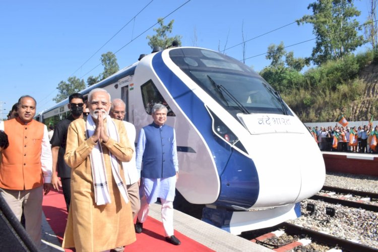 पीएम ने ऊना रेलवे स्टेशन से देश को दी चौथी वंदे भारत एक्सप्रेस ट्रेन  ddnewsportal.com