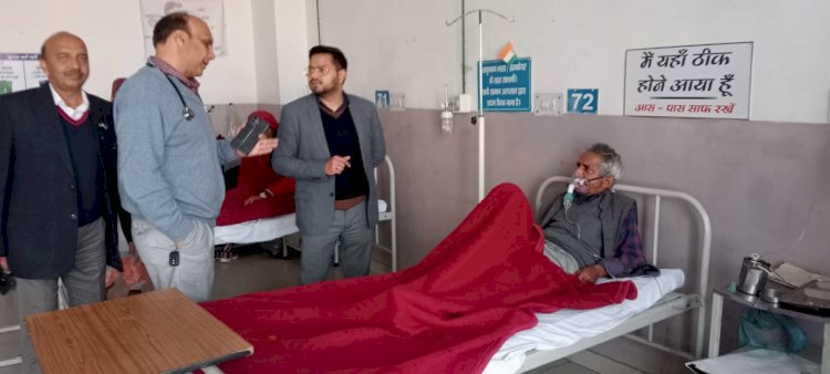Paonta Sahib: जब एसडीएम गुंजीत सिंह चीमा पंहुचे सिविल अस्पताल ddnewsportal.com