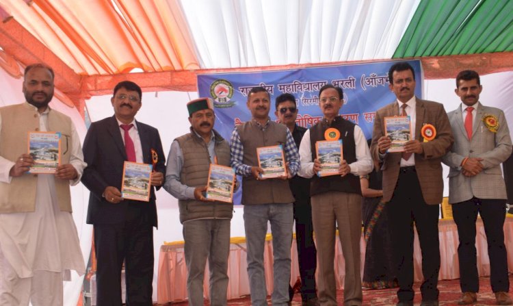 Paonta Sahib: उद्योग मंत्री ने श्याम लाल पुंडीर द्वारा संपादित देश की आवाज पुस्तक का किया विमोचन ddnewsportal.com