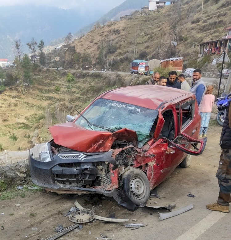 Himachal Accident News: कार-गाड़ी की टक्कर में 11 घायल ddnewsportal.com