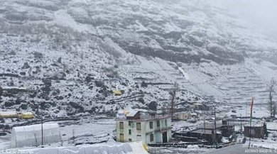 Himachal Weather News: यहां बर्फबारी के बीच फंसे 250 मजदूर ddnewsportal.com