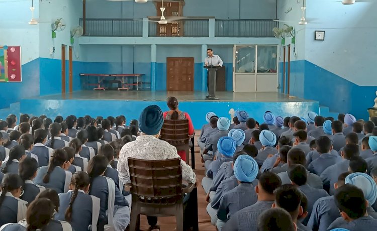 Paonta Sahib: गुरु नानक मिशन स्कूल से एसडीएम गुंजीत सिंह चीमा ने छात्रों को दिया ये खास संदेश... ddnewsportal.com