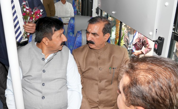 Himachal News: कैबिनेट बैठक के लिए ई-बस से प्रदेश सचिवालय पहुंचे मुख्यमंत्री- ddnewsportal.com