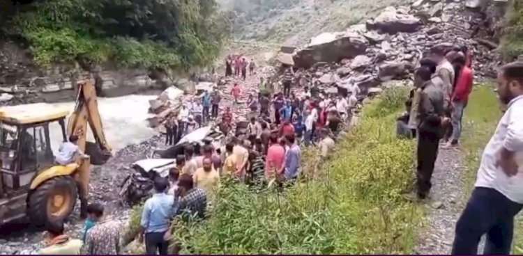 Himachal Accident News: हिमाचल में सड़क हादसे में पांच लोंगों की मौत  ddnewsportal.com