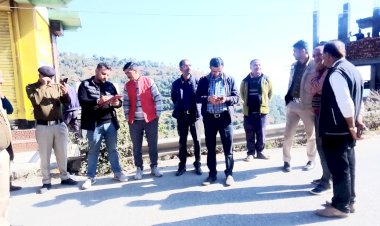 सिरमौर: कफोटा में 29 व्यक्तियों ने किए सरकारी भूमि व बंदोबस्ती रास्ते पर अवैध कब्जे, नायब तहसीलदार ने मौके पर पंहुचकर रुकवाया निर्माण कार्य ddnewsportal.com
