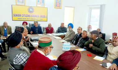 Paonta Sahib: बुजुर्गों को दी साइबर ठगी से बचने की जानकारी, बैठक में उठी शहर की समस्याएँ भी ddnewsportal.com