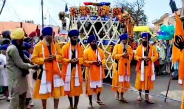 Paonta Sahib: गुरुद्वारा श्री पाँवटा साहिब से 341वें होला महल्ला पर शहर में निकला भव्य नगर कीर्तन, आज कवि दरबार और कल...  ddnewsportal.com