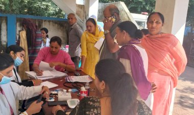 Paonta Sahib: जे सी जुनेजा अस्पताल का डोबरी सालवाला पंचायत में निशुल्क स्वास्थ्य जांच शिविर, जांची 236 लोगों की सेहत ddnewsportal.com