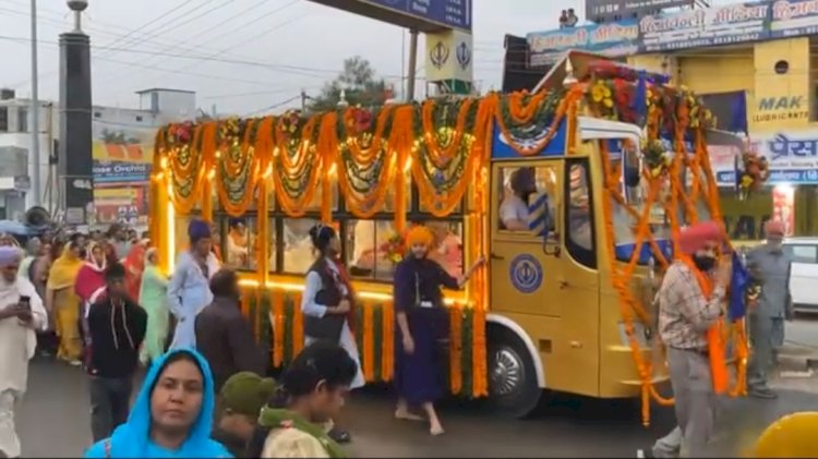 Paonta Sahib: गुरु नानक देव जी के प्रकटोत्सव पर शहर में निकला भव्य नगर कीर्तन, आज सजेगा कवि दरबार ddnewsportal.com